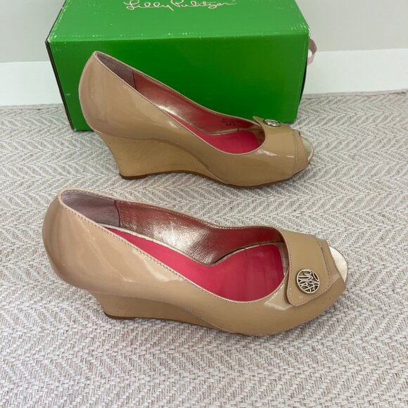 Lilly Pulitzer Wedge Resort Chic Button Shoes in Sand Color Size 7.5 - Picture 4 of 5